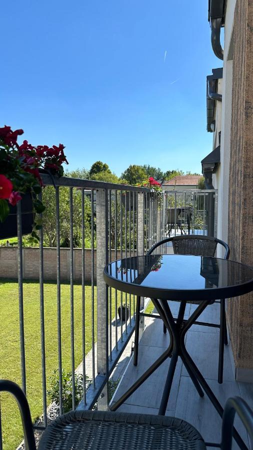 Linden Apartman 107 Glamour (Adults Only) Mosonmagyaróvár Exterior foto