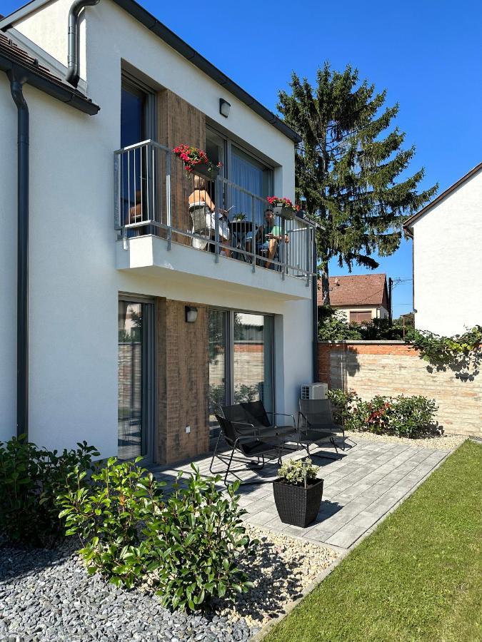 Linden Apartman 107 Glamour (Adults Only) Mosonmagyaróvár Exterior foto